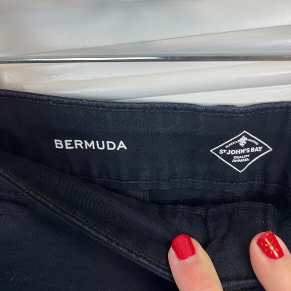 Black Bermuda Shorts - Picture 5 of 6